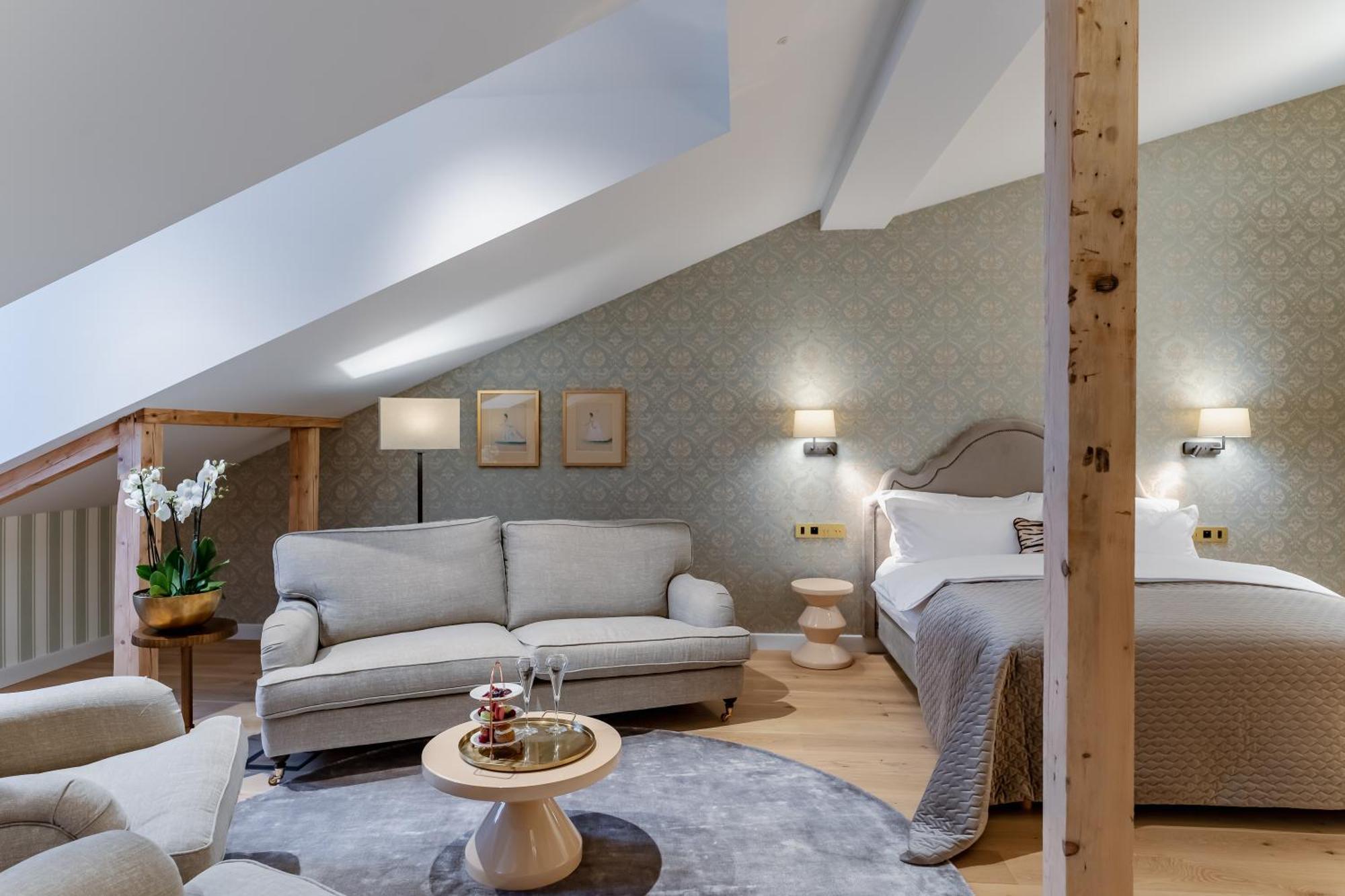 Hotel Unicus Palace Old Town - Destigo