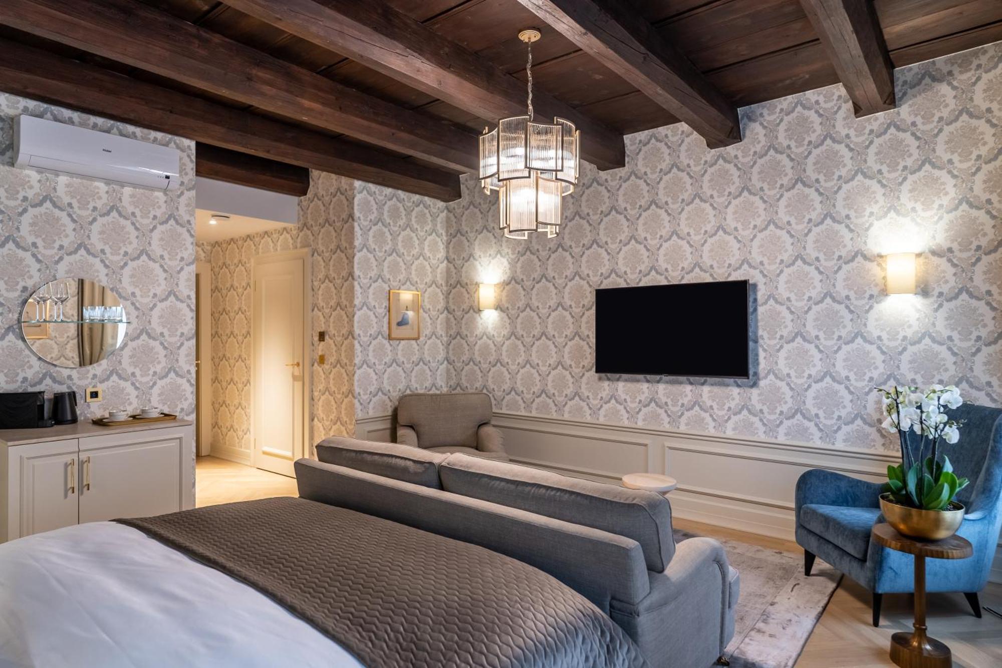 Hotel Unicus Palace Old Town - Destigo
