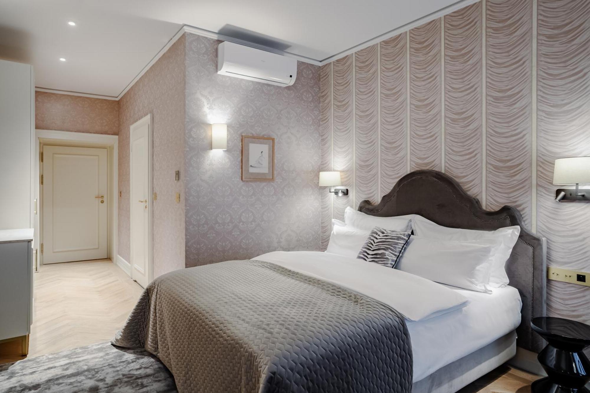 Unicus Palace Old Town - Destigo Готель